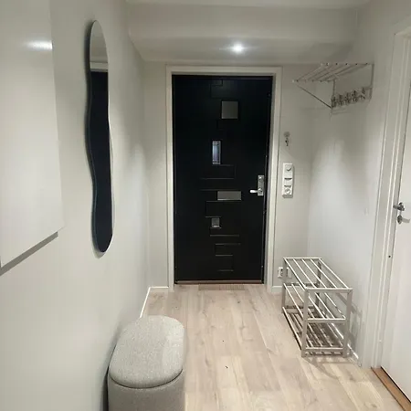 Stor Og Moderne Ved Rastolen Bybanestopp アパート ベルゲン